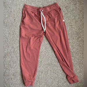 Vuori Performance Jogger in Heather Marsala